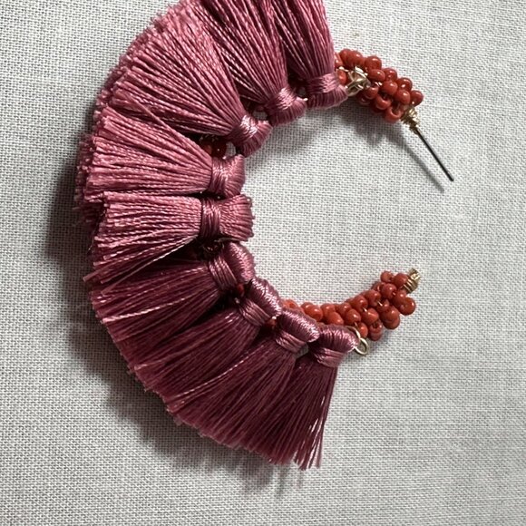 Mauve Pink Fan Fringe Earrings Pierced Macrame Statement - Picture 4 of 5